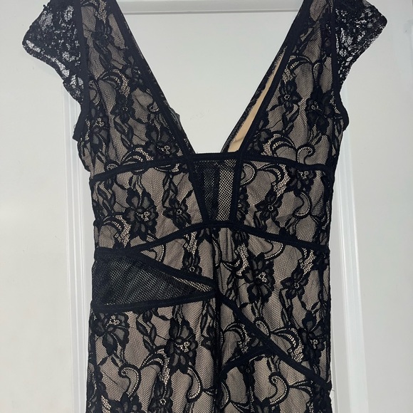 Bebe Dress - Picture 2 of 8